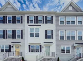 25 Oasis Ave, Ranson, WV 25438