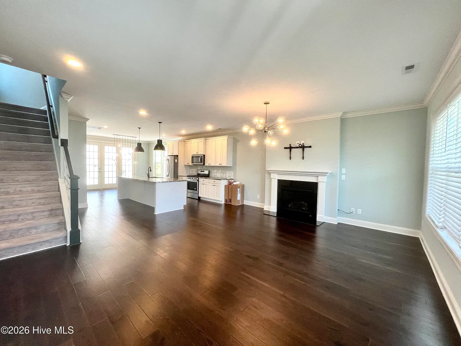 3 bed, 2.5 bath, 2293 sqft, $3,195 — Photo 2