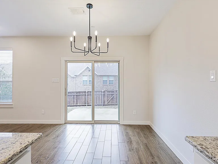 2729 Splendor Dr — Photo 10