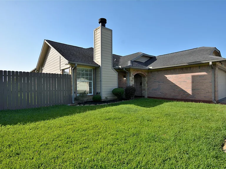 11315 Waxwood Dr — Photo 2