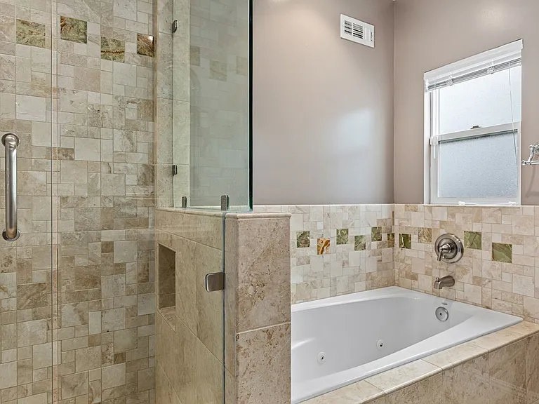 1738 S Kelton Ave — Photo 36