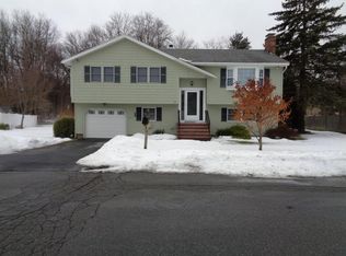 17 Brae Cir, Woburn, MA 01801