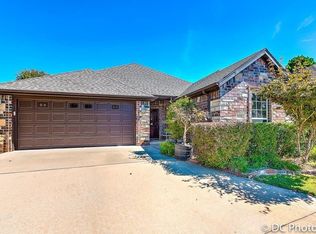 110 NE Larkspur Ln, Bentonville, AR 72712