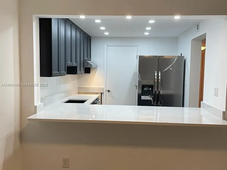 120 Royal Park Dr #2D — Photo 4