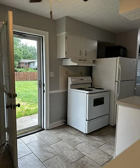 4208 Prince Ln — Photo 3