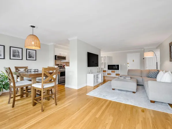 5 Birchwood Court #2C, Mineola, NY 11501