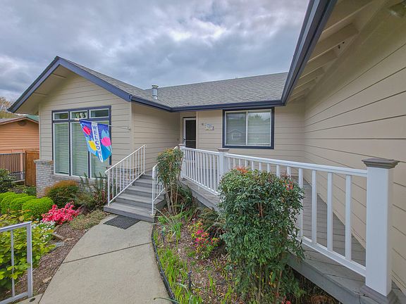 2nd image of 909 NW Regent Dr