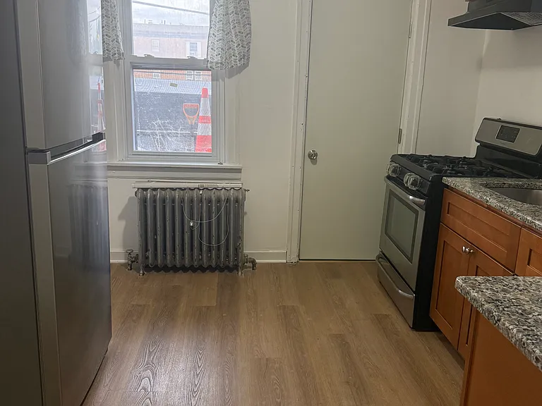 5829 N Woodstock St — Photo 13