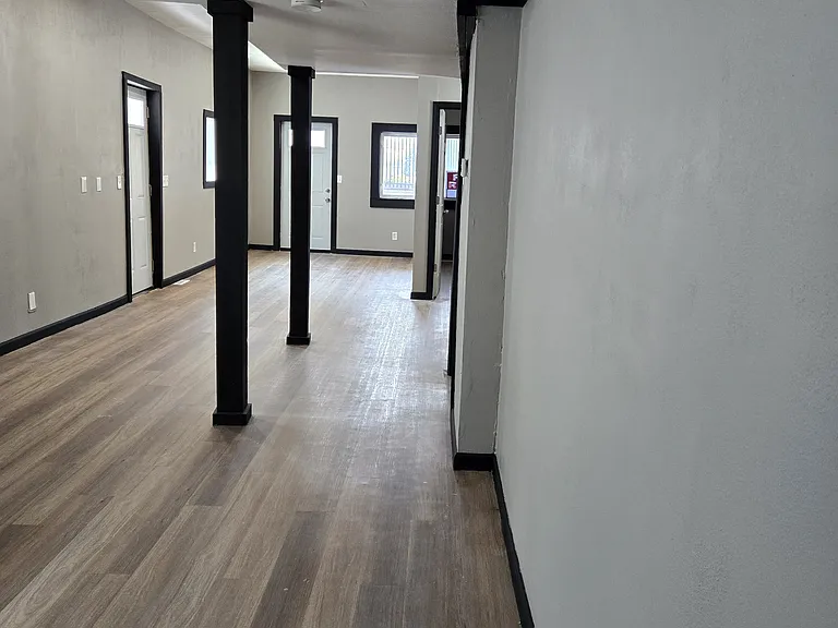 2605 W 18th St — Photo 3
