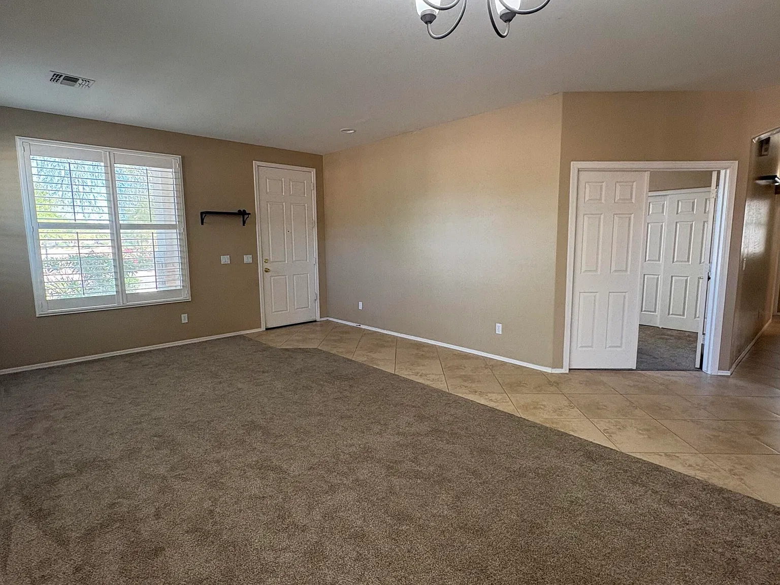 4 bed, 2.0 bath, 2166 sqft, $2,225 — Photo 4