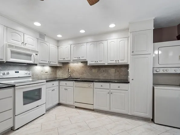 120 Parker St APT 22, Acton, MA 01720