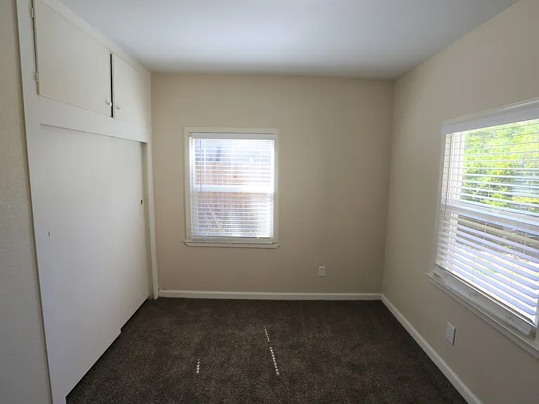 575 E St — Photo 8
