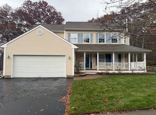 317 Heather Glen Ln, Groton, CT 06355