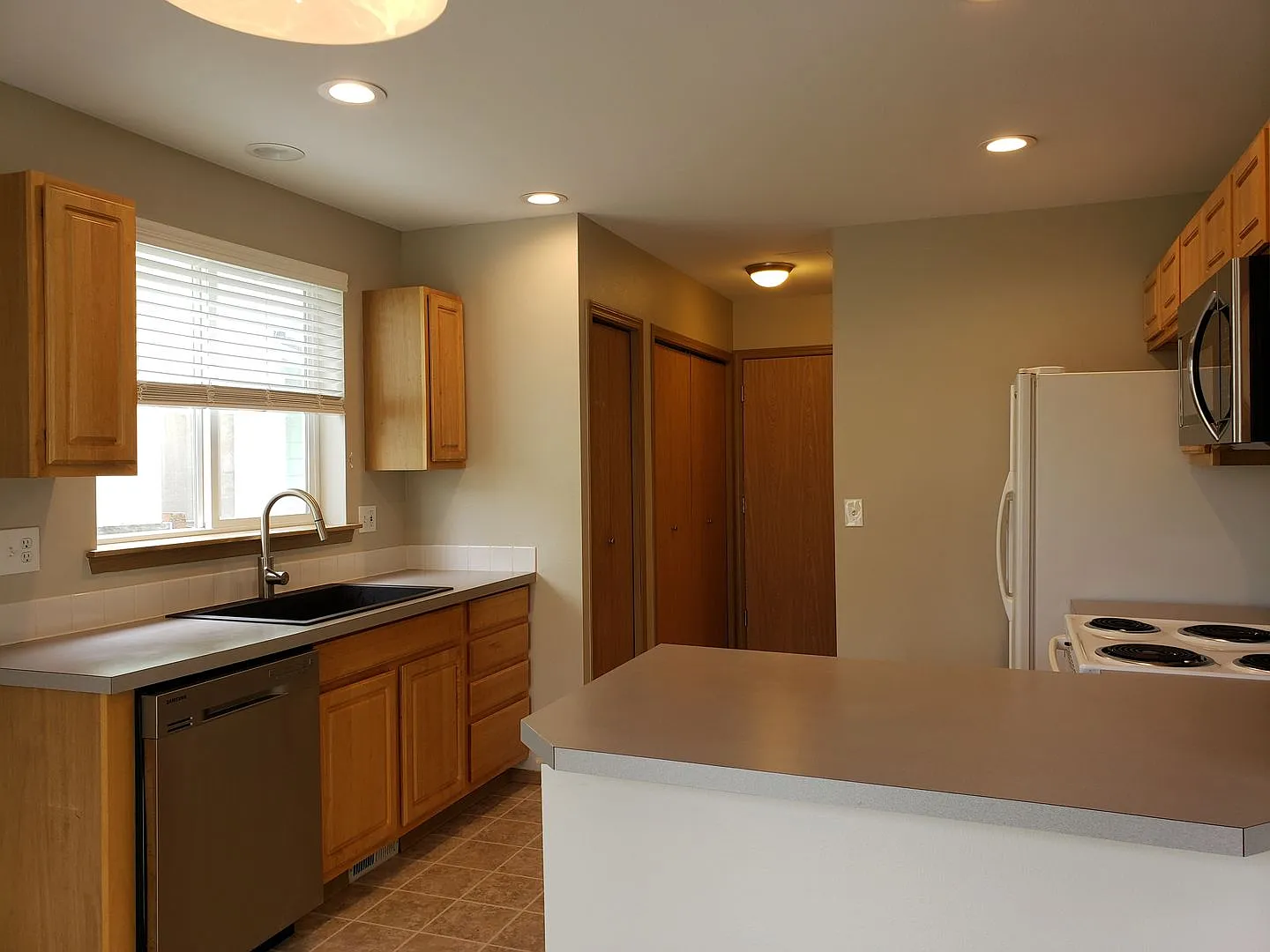 Inviting 3bed/2bath Home in Bonney Lake! — Photo 3