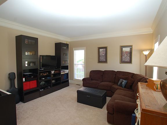 4th image of 7027 Edenderry Dr