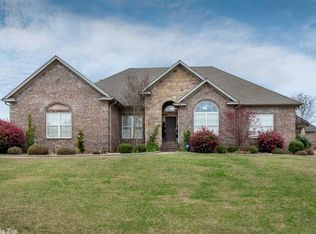 102 Summit Dr, Maumelle, AR 72113