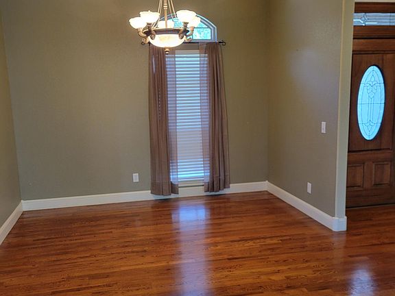3rd image of 27 Holcombe Ln #7051