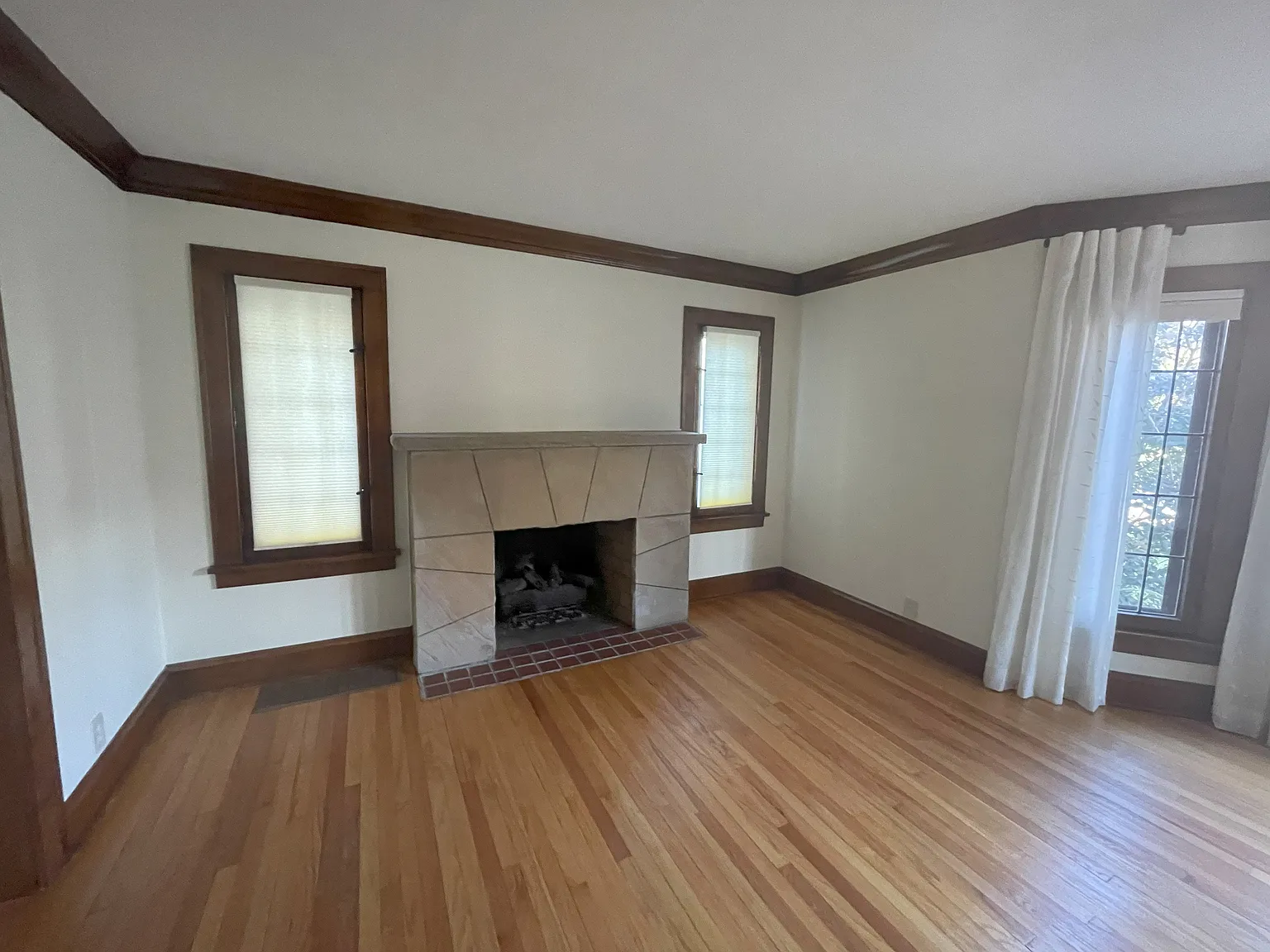 2 bed, 1100 sqft, $1,600 — Photo 4