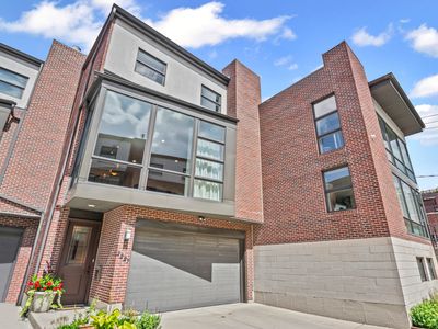 2327 N Bosworth Ave, Chicago, IL, 60614