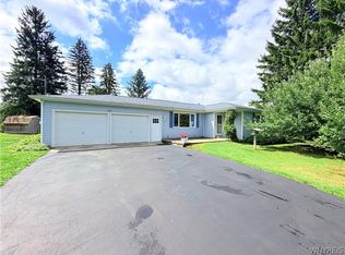 6410 Deanna Dr, Hamburg, NY 14075