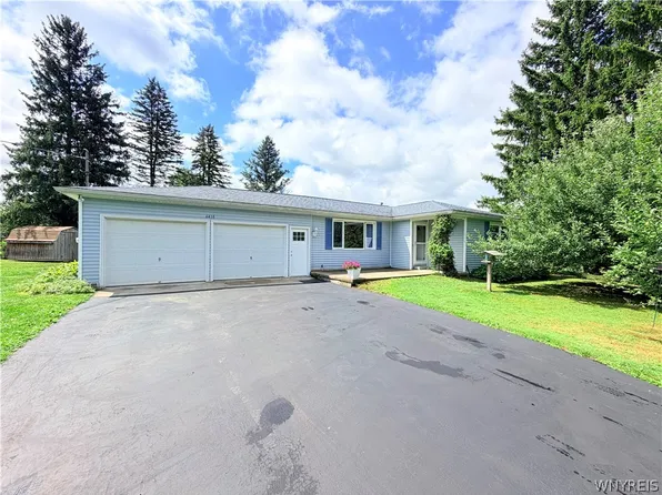 6410 Deanna Dr, Hamburg, NY 14075