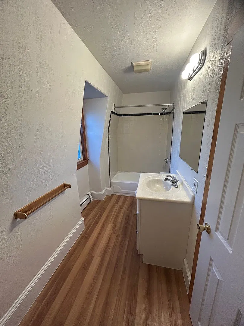 37 Railroad Ave. — Photo 3