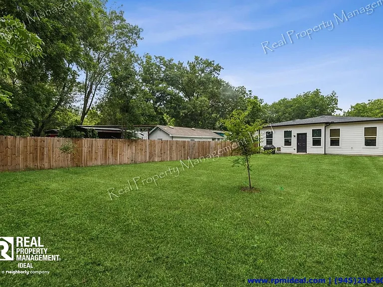 8728 Dunlap St — Photo 18