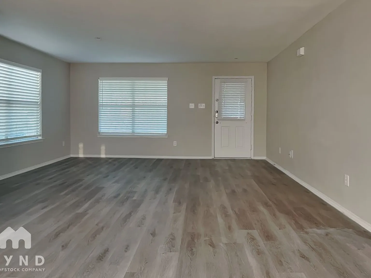 3 bed, 2.5 bath, 2703 sqft, $2,570 — Photo 2