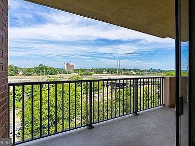 1st image of 1300 Army Navy Dr APT 928