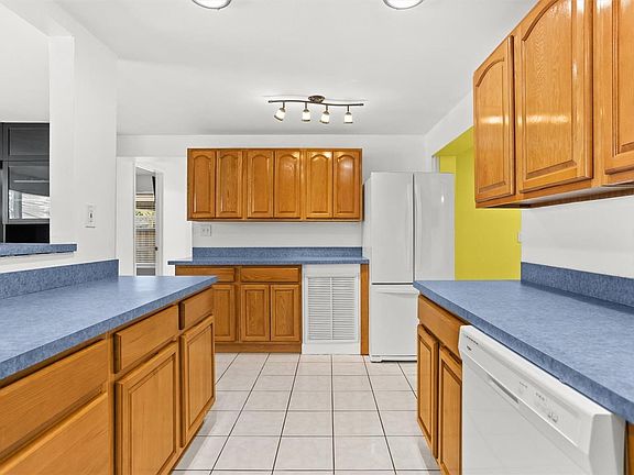 4th image of 11663 90th St