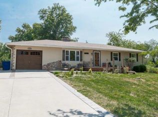 228 W 1st St, Tonganoxie, KS 66086