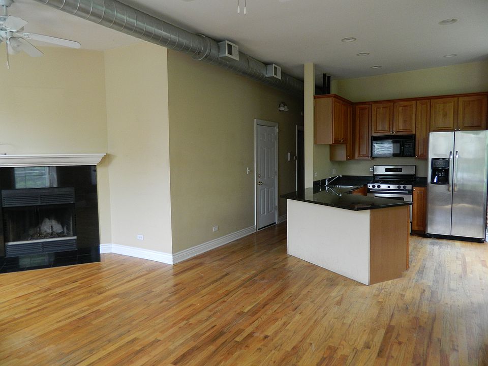 Open living rm & kitchen