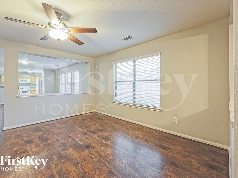 29311 Legends Hill Dr — Photo 2