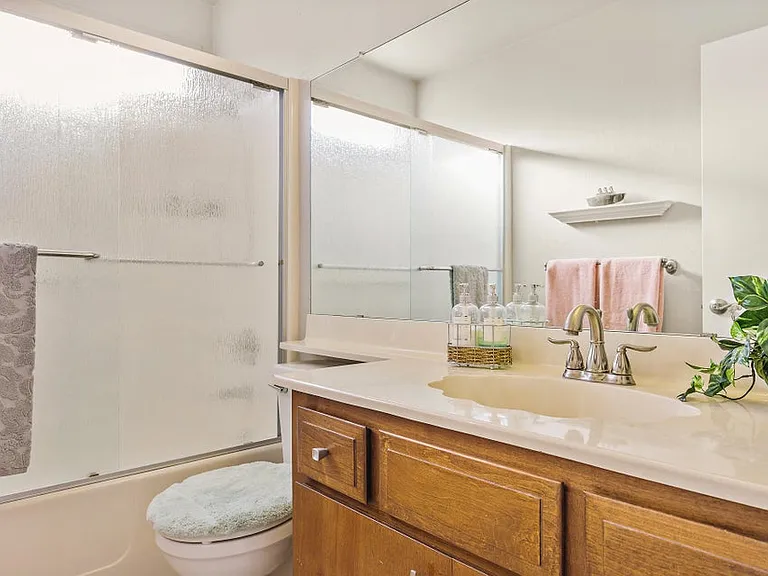 2319 E Loma Vista Dr — Photo 5