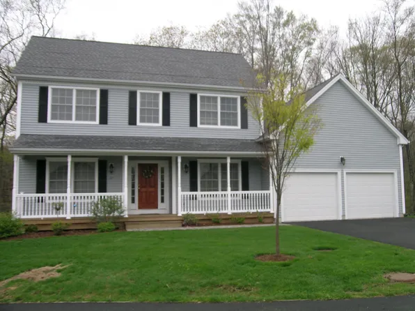 27 Castlewood Dr, Monroe, CT 06468