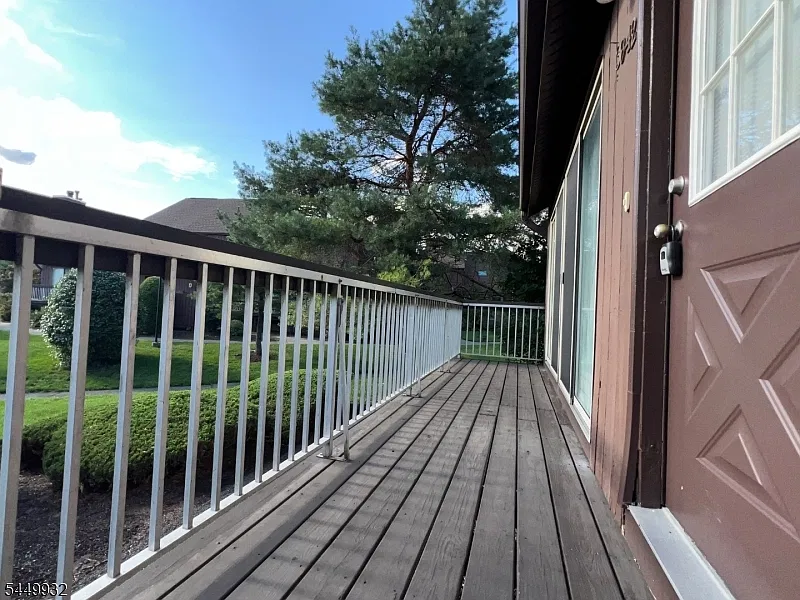 2 bed, 2.5 bath, 1367 sqft, $2,900 — Photo 3