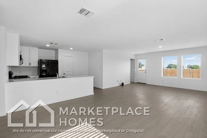 9721 NW 124th St — Photo 5