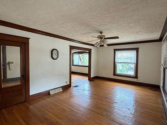 5th image of 208 Smith Ave