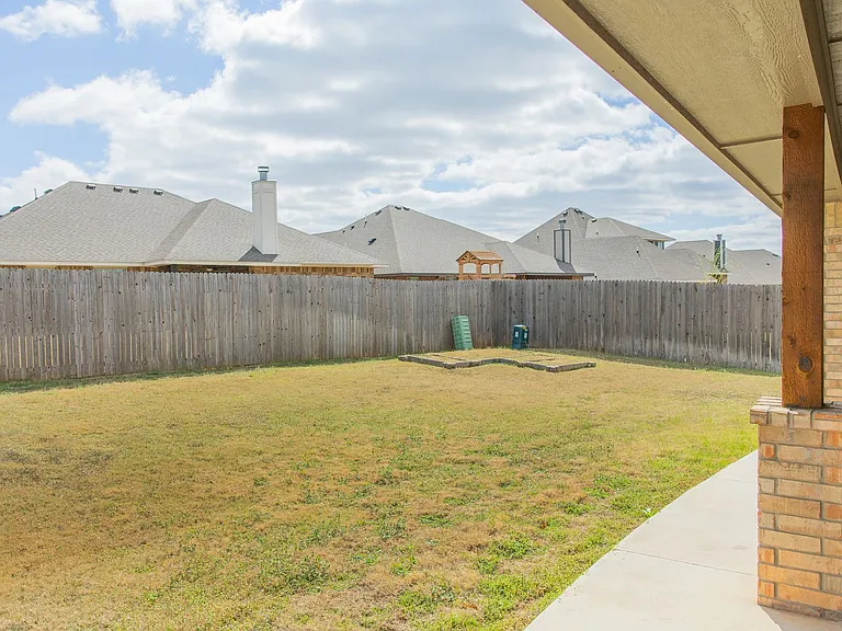 3320 NW 187th Ter — Photo 11