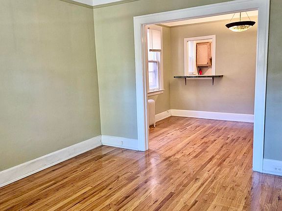 4th image of 891-1 Beaconsfield Ave
