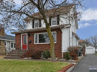 94 Forest Pl, Rochelle Park, NJ 07662