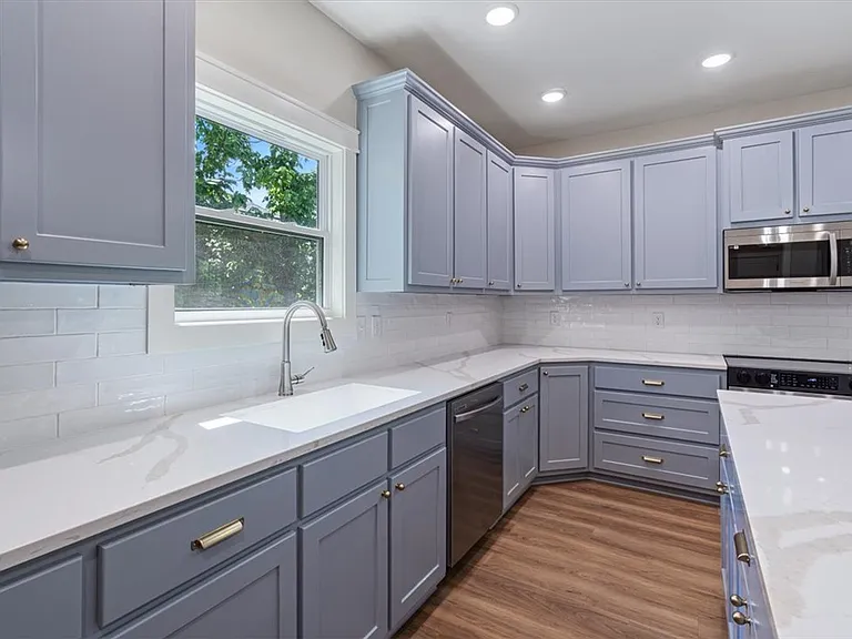 28 Fleetwood Dr — Photo 6