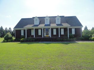 1656 Country Club Rd, Mount Olive, NC 28365