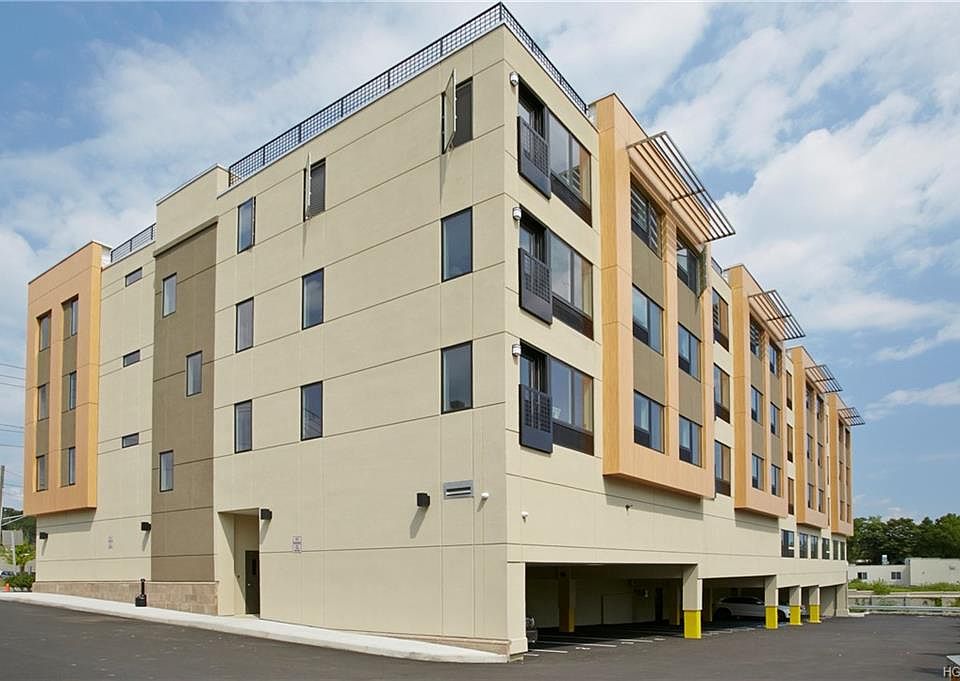 1st image of 68 Lake St APT 205