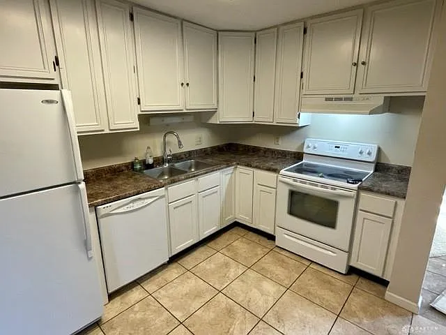 3 bed, 2.0 bath, 1301 sqft, $2,100 — Photo 4