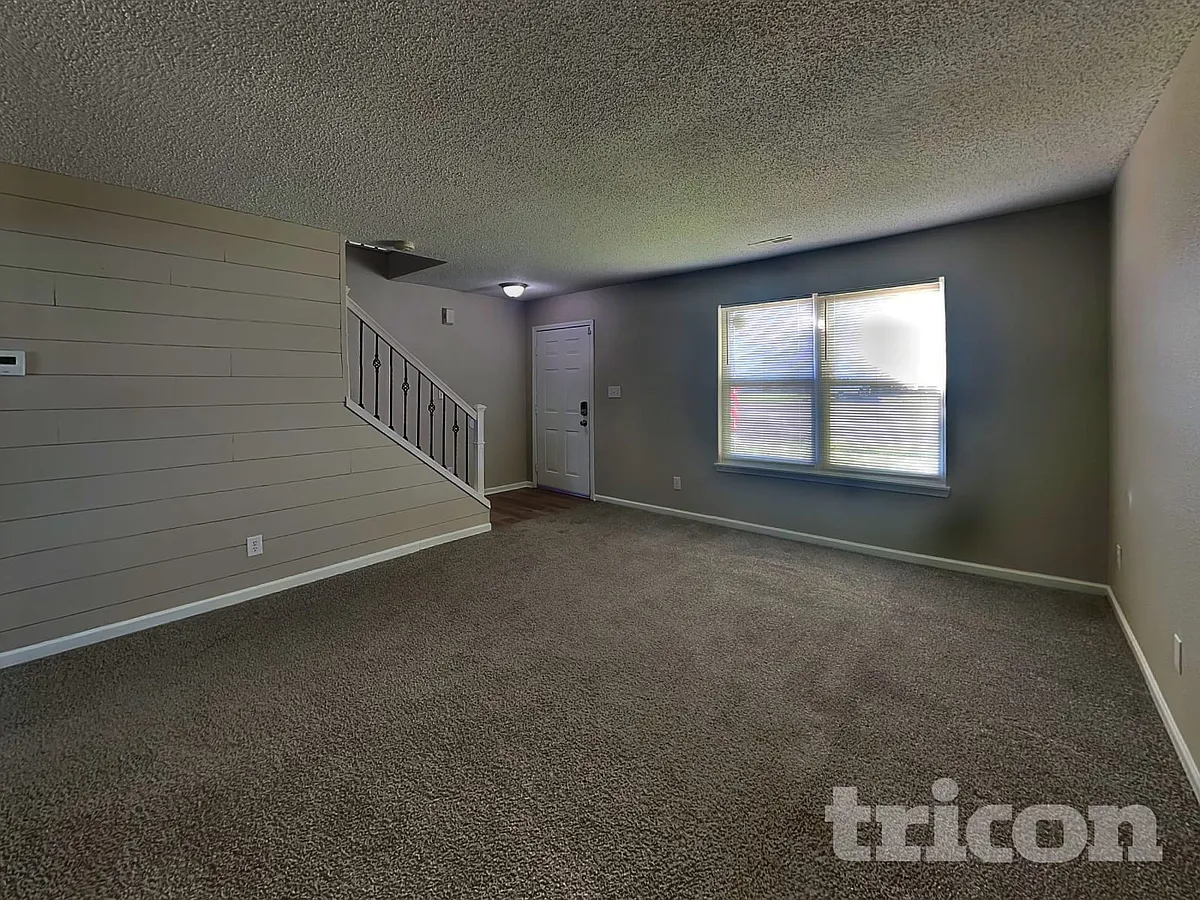 Building Photo - 1582 Tulip Ct