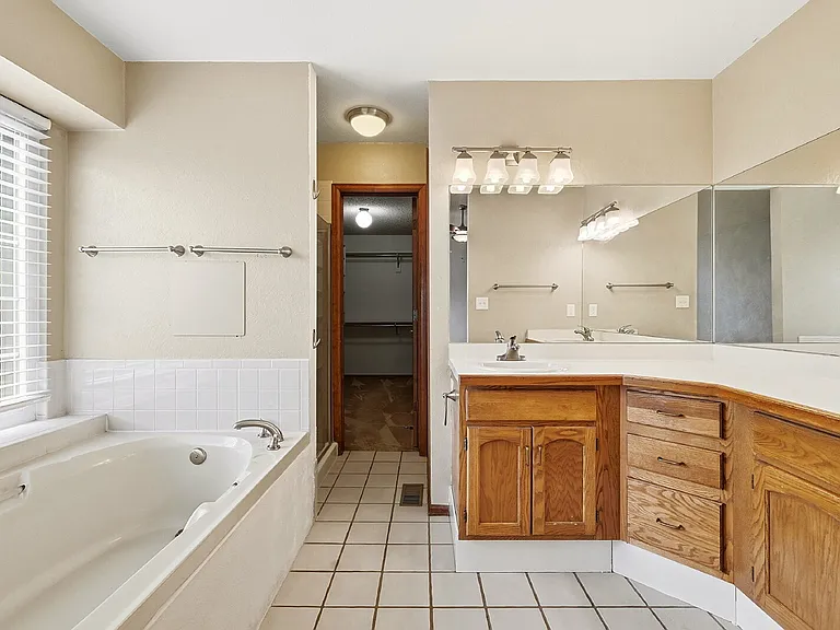 110 Mobray Ct — Photo 24