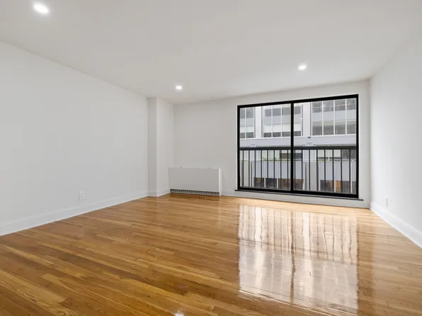 123 E 54th St, New York, NY