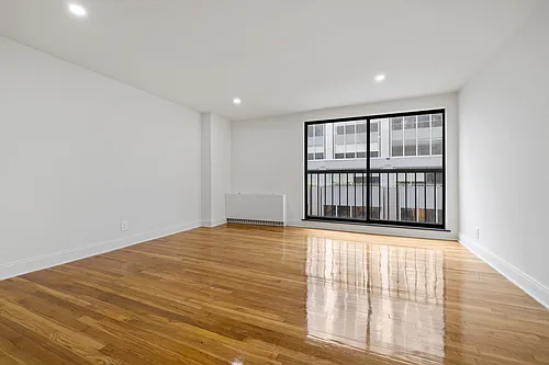 123 E 54th St Photo 1