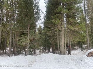40 Spruce St, Alpine, WY 83128